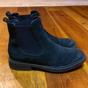Sofft Chelsea Boots Women’s size 8M Black Suede